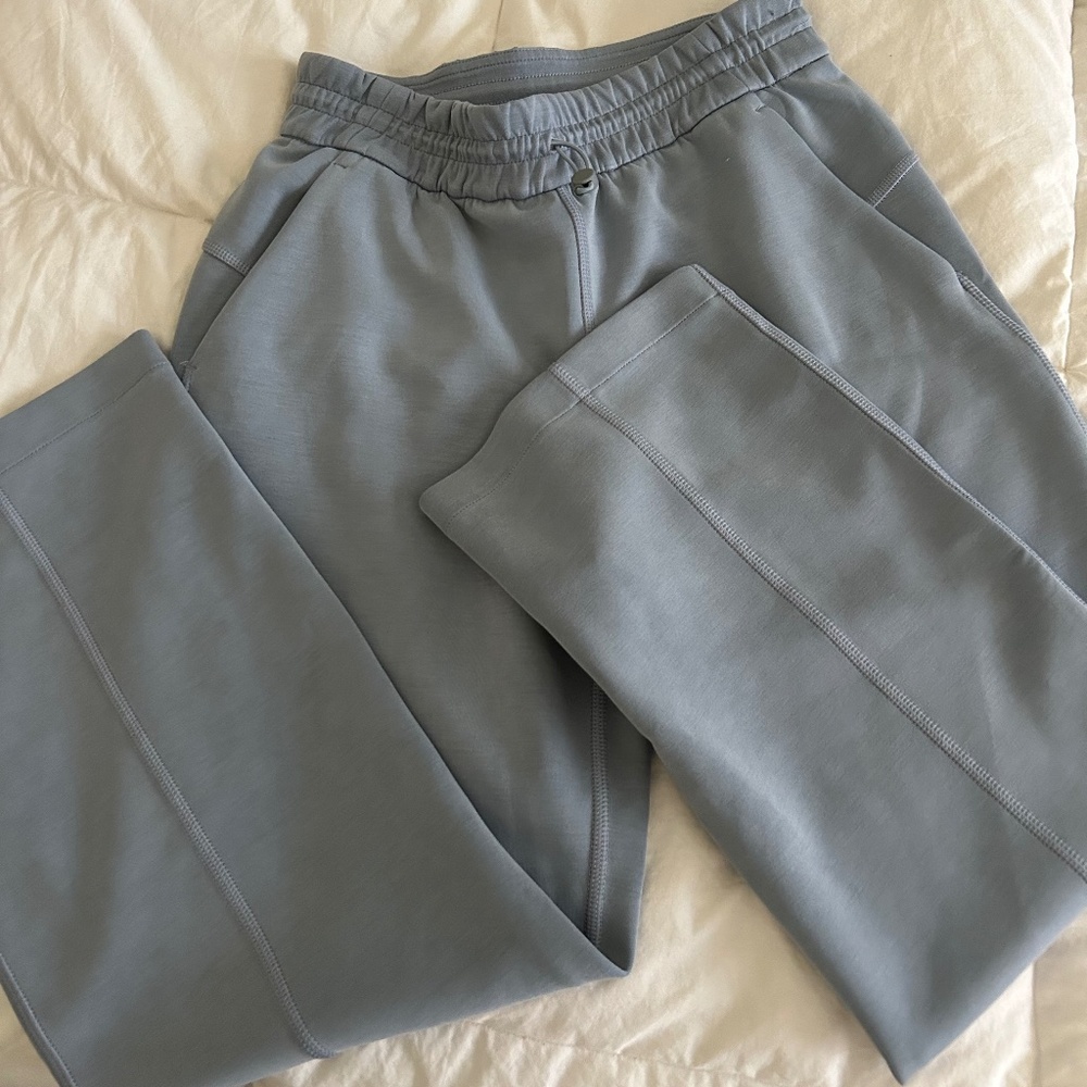 Lululemon Softstreme Midrise Cropped Pants